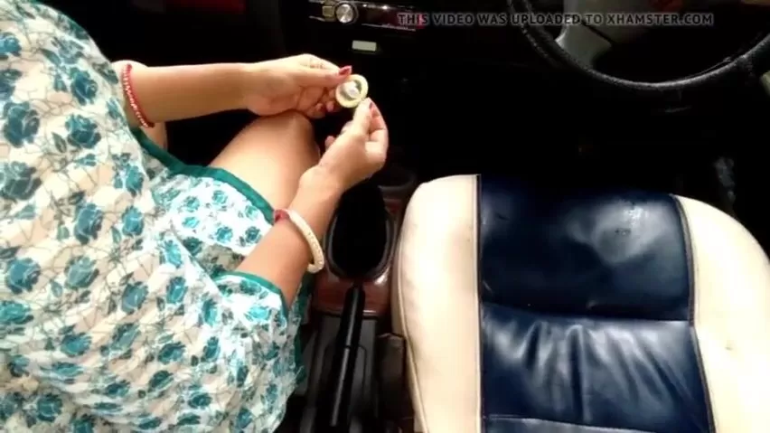 девка села на переключатель передач в машине порно видео HD