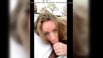 Молоденькая красотка смело сосет во время сафари