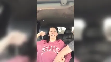 Мужчина-водитель дрочит письку пассажирке