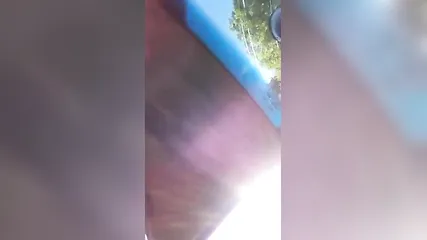 Негр ебет белую бабу в машине