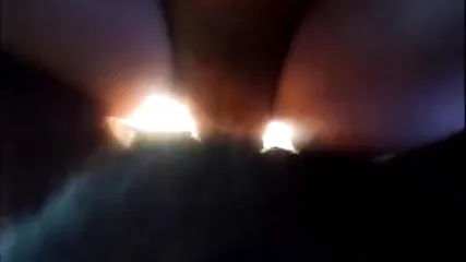 Мужик прокатил на хуе худую старую женщину с натуральными сиськами