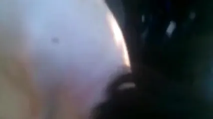 Шлюха сосала член и трахалась с клиентом с презервативом на конце