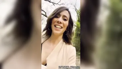 Красивая милфа на отдыхе делает минет и трахается с парнем