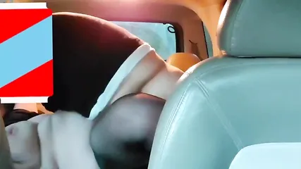 Толстая пара занялась сексом на заднем сидении авто