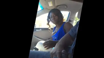 Чернокожая проститутка трахается с клиентом в машине