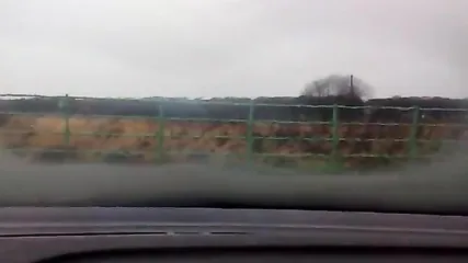 Озабоченный отчим ласкает гладко выбритую киску своей дочурке доводя до оргазма