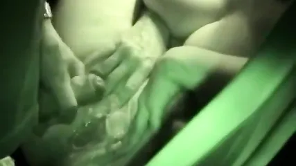Толстуха трахается с мужиком ночью в авто