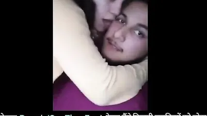 Индийская пара трахается в автомобиле