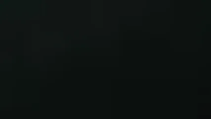 Черноволосый любовник страстно вылизывает письку чужой жене в просторном салоне такси