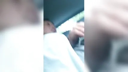 Старая сексуальная казашка с крашеными ногтями дрочит любовнику в авто и пускает слюни