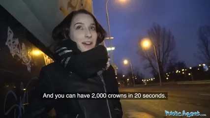 Одинокий пикапер щедро заплатил молодой студентке за быстрый секс в авто и на улице