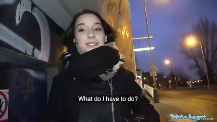 Одинокий пикапер щедро заплатил молодой студентке за быстрый секс в авто и на улице